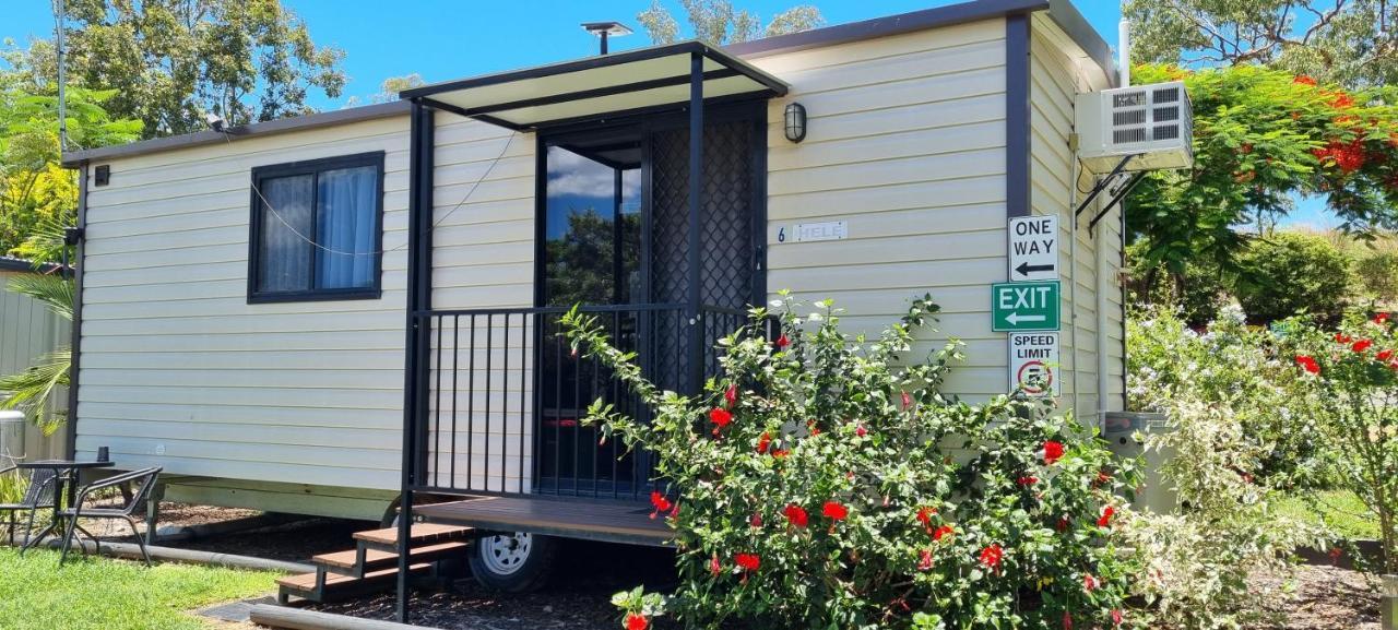 Готель Mt Larcom Tourist Park Mount Larcom Екстер'єр фото